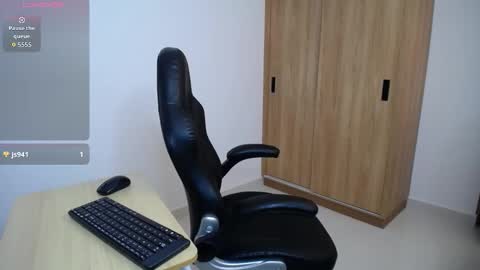 Snapshot of karoll_marquez chatting on 01/14/26, 12:05 karol online show from 01/14/26, 12:05