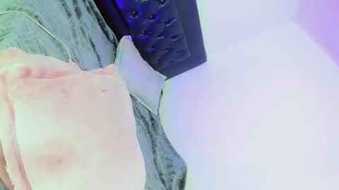 Snapshot of karoll_scoott chatting on 04/05/26, 04:53 karol online show from 04/05/26, 04:53