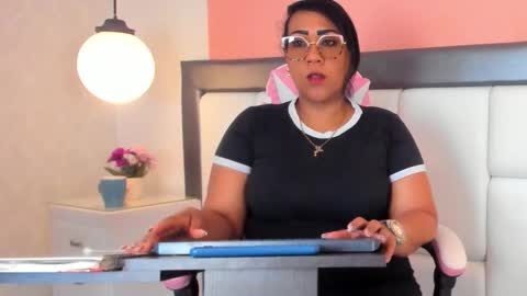 karolwest_ online show from 12/16/25, 11:59