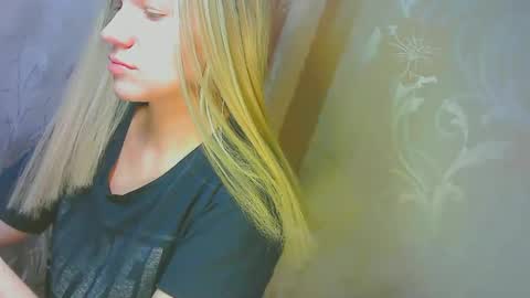 Caroline Fox online show from 09/19/25, 08:49