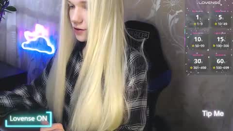 Caroline Fox online show from 03/15/26, 08:53