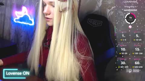 Caroline Fox online show from 03/19/26, 09:02