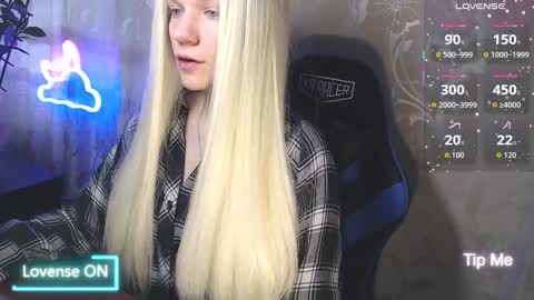 Caroline Fox online show from 03/20/26, 09:03