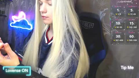 Caroline Fox online show from 03/24/26, 09:36