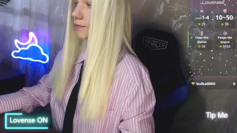 Caroline Fox online show from 03/29/26, 07:52