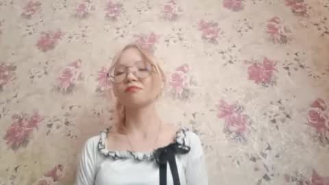 Snapshot of karoncabeza chatting on 02/25/26, 07:18 Sara online show from 02/25/26, 07:18