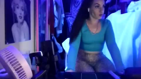 Snapshot of kash_kitty13 chatting on 01/18/26, 02:37 kash_kitty13 online show from 01/18/26, 02:37