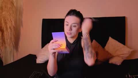 Snapshot of kassandra_james chatting on 12/19/25, 01:18 kassandra james online show from 12/19/25, 01:18