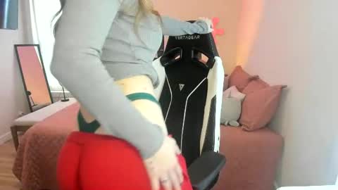 Kitty Kat online show from 12/15/24, 10:37