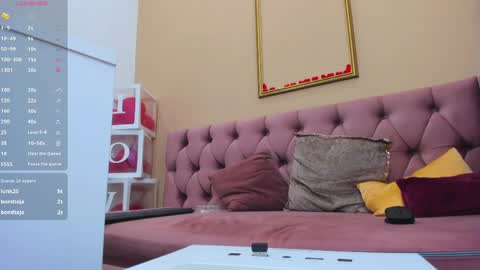 Snapshot of kat__cat chatting on 04/06/26, 04:46 kat__cat online show from 04/06/26, 04:46