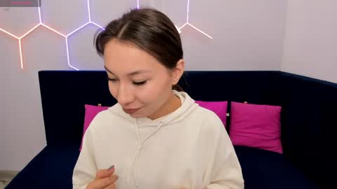 Snapshot of kat__cat chatting on 04/09/26, 12:43 kat__cat online show from 04/09/26, 12:43