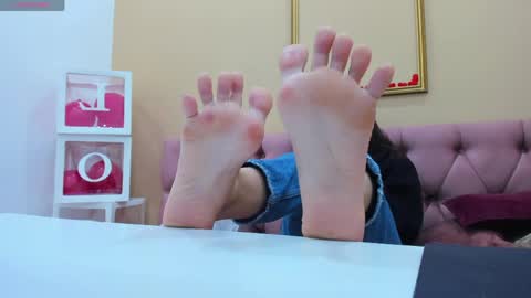 Snapshot of kat__cat chatting on 04/11/26, 01:43 kat__cat online show from 04/11/26, 01:43