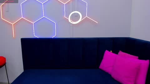 Snapshot of kat__cat chatting on 04/16/26, 01:39 kat__cat online show from 04/16/26, 01:39