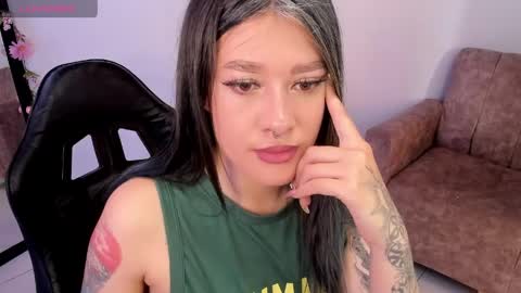 Snapshot of kat_apple chatting on 06/07/26, 04:00 Alicia online show from 06/07/26, 04:00