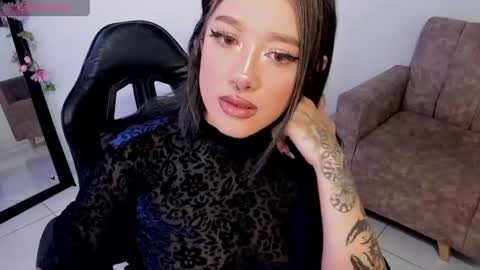 Snapshot of kat_apple chatting on 06/11/26, 01:49 Alicia online show from 06/11/26, 01:49