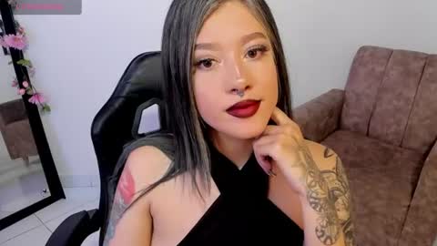 Snapshot of kat_apple chatting on 06/19/26, 11:41 Alicia online show from 06/19/26, 11:41