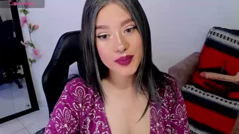 Snapshot of kat_apple chatting on 07/17/26, 11:42 Alicia online show from 07/17/26, 11:42