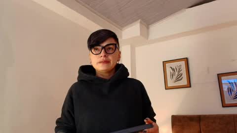 Snapshot of kat_paradisse chatting on 04/15/26, 12:01 kat paradisse online show from 04/15/26, 12:01