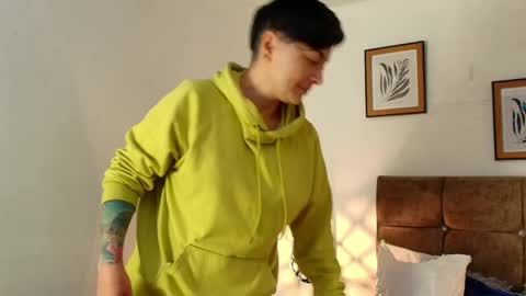 Snapshot of kat_paradisse chatting on 04/18/26, 11:47 kat paradisse online show from 04/18/26, 11:47