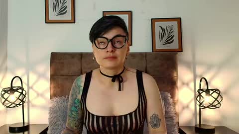 Snapshot of kat_paradisse chatting on 04/23/26, 11:53 kat paradisse online show from 04/23/26, 11:53