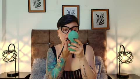 Snapshot of kat_paradisse chatting on 04/23/26, 12:29 kat paradisse online show from 04/23/26, 12:29