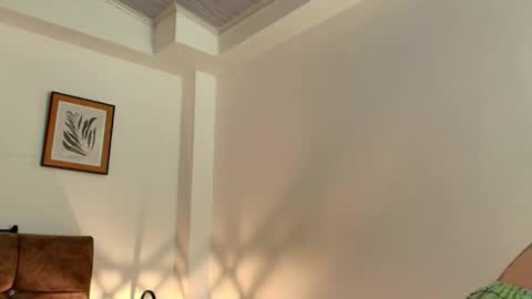 Snapshot of kat_paradisse chatting on 04/29/26, 11:47 kat paradisse online show from 04/29/26, 11:47