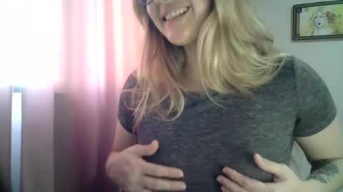 Snapshot of kat_pp chatting on 01/09/25, 02:40 Kati online show from 01/09/25, 02:40