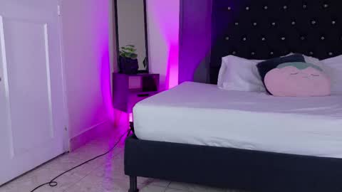 kataaleya__12 online show from 10/29/25, 12:07