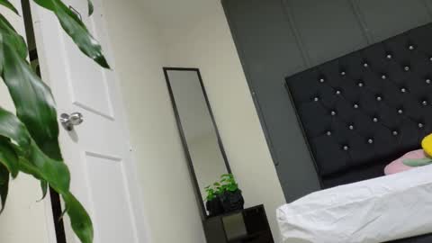 kataaleya__12 online show from 12/02/25, 11:59