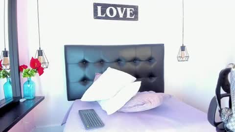 Snapshot of katalella___murillo chatting on 04/15/26, 11:50 katalella online show from 04/15/26, 11:50