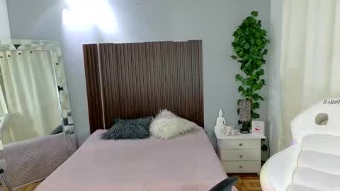 Snapshot of kataleya_29 chatting on 11/10/25, 08:30 kate online show from 11/10/25, 08:30