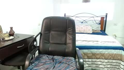 Snapshot of kataleya_skovar chatting on 01/09/25, 12:03 danna online show from 01/09/25, 12:03