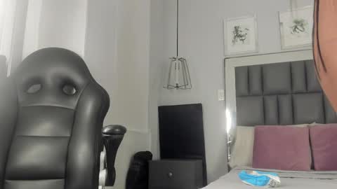 kataleya_west online show from 04/04/26, 11:51