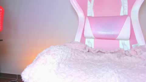 Snapshot of katalinaferreirax chatting on 12/17/25, 11:33 katalinaferreirax online show from 12/17/25, 11:33