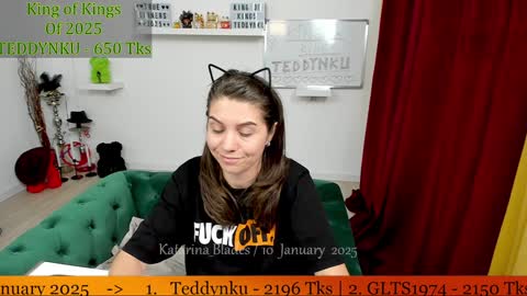 Snapshot of katarina_blades chatting on 01/11/25, 01:06 online show from 01/11/25, 01:06