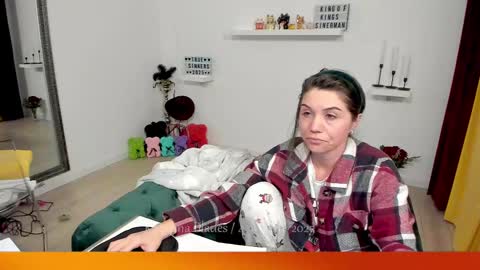 Snapshot of katarina_blades chatting on 03/04/25, 04:09 online show from 03/04/25, 04:09