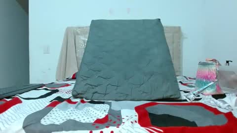 Snapshot of katasquirt chatting on 03/06/25, 01:48 katasquirt online show from 03/06/25, 01:48