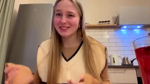 Snapshot of katcontrol chatting on 12/26/24, 11:54 katcontrol online show from 12/26/24, 11:54