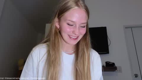 Snapshot of katcontrol chatting on 10/28/25, 05:15 katcontrol online show from 10/28/25, 05:15