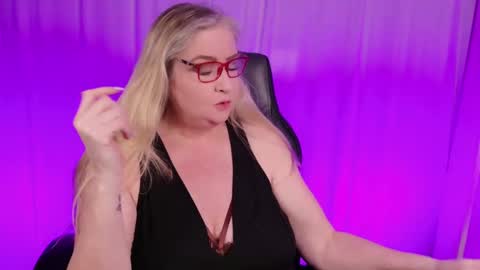 Kat D Sinclair online show from 02/08/25, 03:30