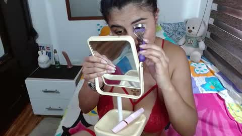 Snapshot of kate_bella chatting on 10/30/25, 02:18 katerine online show from 10/30/25, 02:18