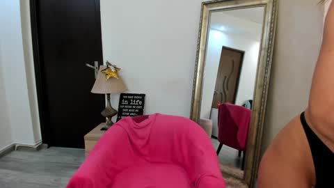 Snapshot of kate_belle chatting on 12/21/24, 01:36 Kate online show from 12/21/24, 01:36