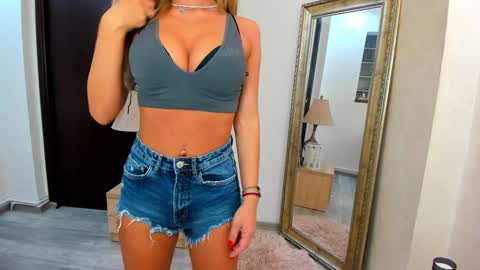 Snapshot of kate_belle chatting on 02/06/25, 08:23 Kate online show from 02/06/25, 08:23