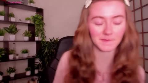 Snapshot of kate_cuddle chatting on 12/22/25, 02:41 Kate online show from 12/22/25, 02:41