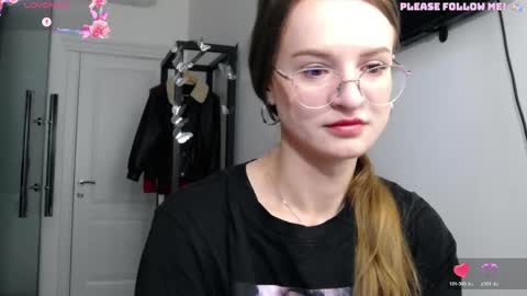 Snapshot of kate_jonson chatting on 04/18/26, 08:07 .Be kind and gentle with me and I will do my best for you. online show from 04/18/26, 08:07