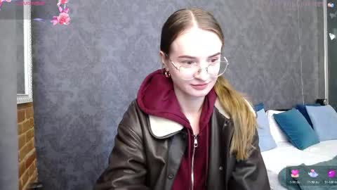 Snapshot of kate_jonson chatting on 04/30/26, 09:15 .Be kind and gentle with me and I will do my best for you. online show from 04/30/26, 09:15