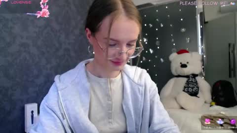Snapshot of kate_jonson chatting on 05/11/26, 12:33 .Be kind and gentle with me and I will do my best for you. online show from 05/11/26, 12:33