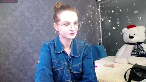 Snapshot of kate_jonson chatting on 05/18/26, 12:33 .Be kind and gentle with me and I will do my best for you. online show from 05/18/26, 12:33