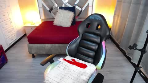 Snapshot of kate_lawrence_ chatting on 02/26/25, 10:04 kate_lawrence_ online show from 02/26/25, 10:04