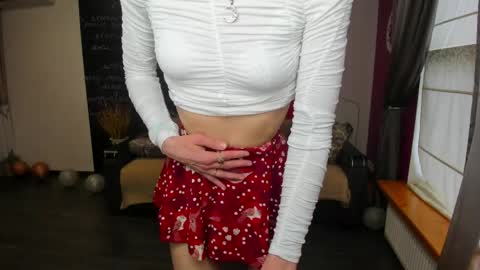 Snapshot of kate_millersi chatting on 04/07/26, 11:43 Kare online show from 04/07/26, 11:43